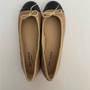 Elegant Tan and Black Quilted Flats